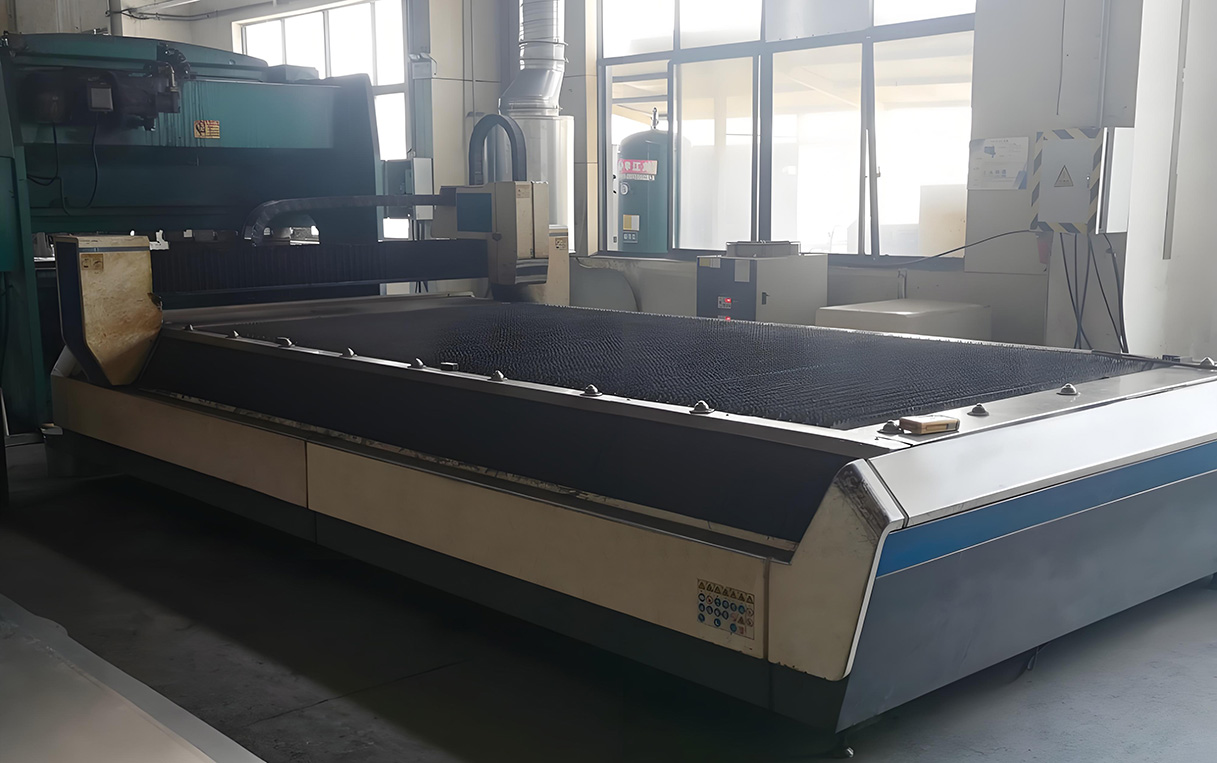Laser cutting equipment